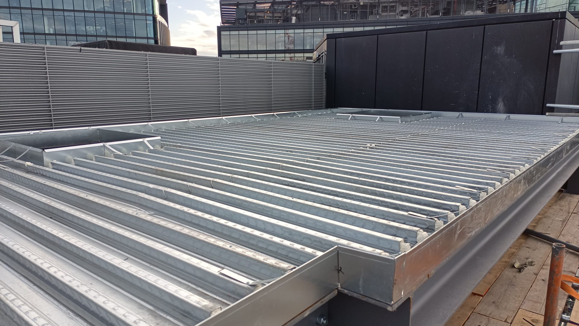Steel Decking Guide UK | Composite & Metal Decking | Metfloor